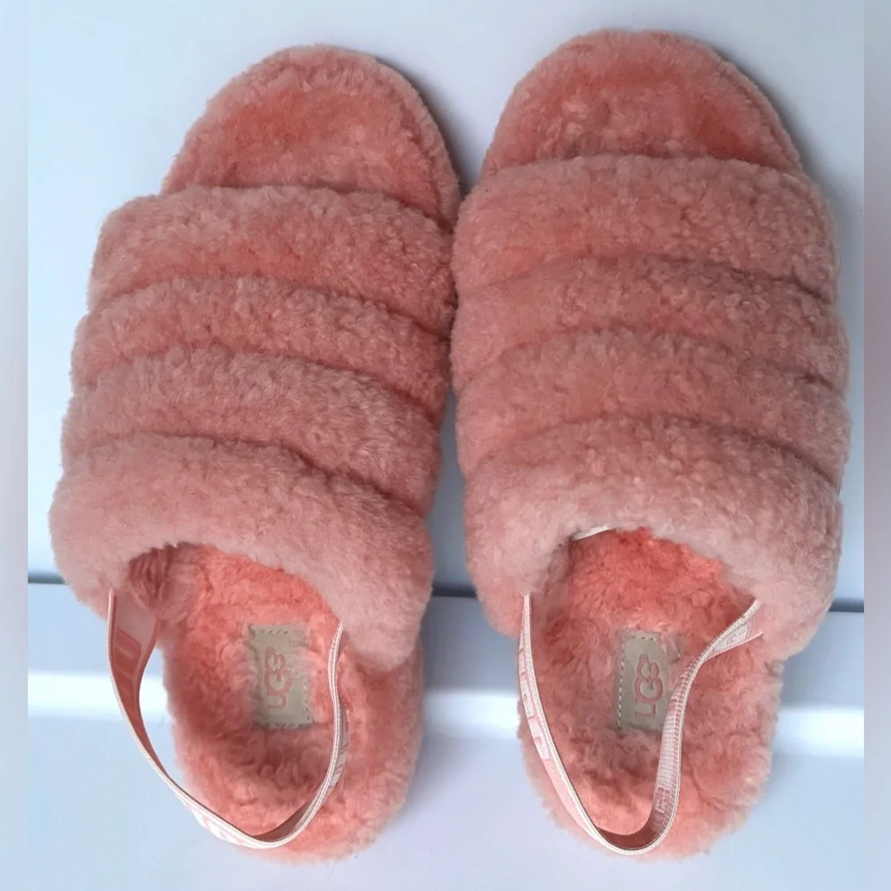 UGG Fluff Yeah Slides Sheepskin with Elastic Logo Strap in Salmon Pink Size 7